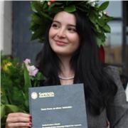 Laureata in Editoria impartisce lezioni di Italiano, storia e geografia per elementari e medie